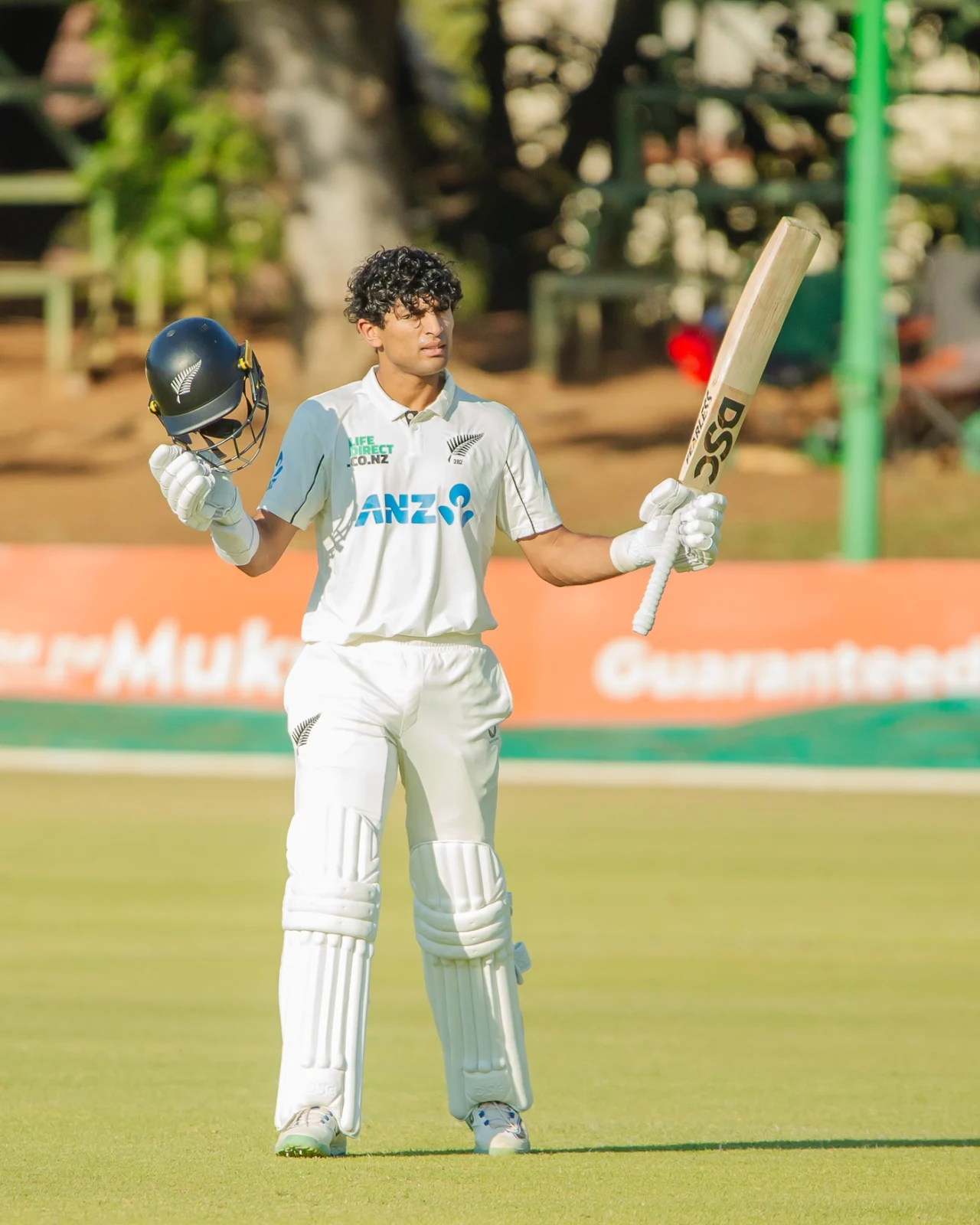 रचिन रवींद्र ने 176 रनों की पारी खेली. उन्होंने लैथम के साथ 279 रन जोड़े.