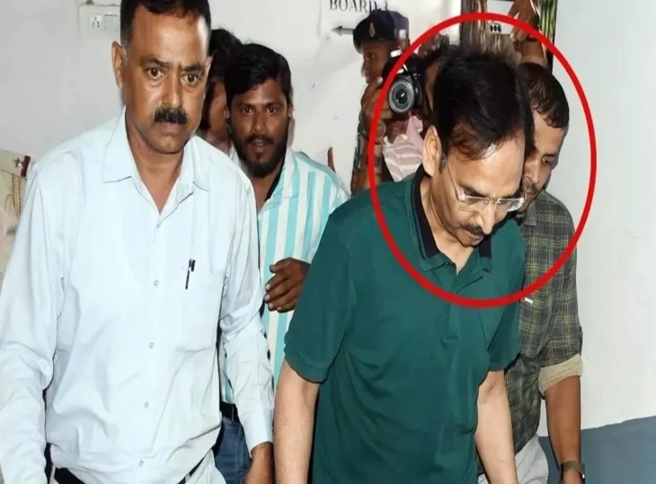 निलंबित आईएएस विनय कुमार चौबे और अन्य के खिलाफ ED ने शराब घोटाला मामले में PMLA के तहत केस दर्ज किया है।