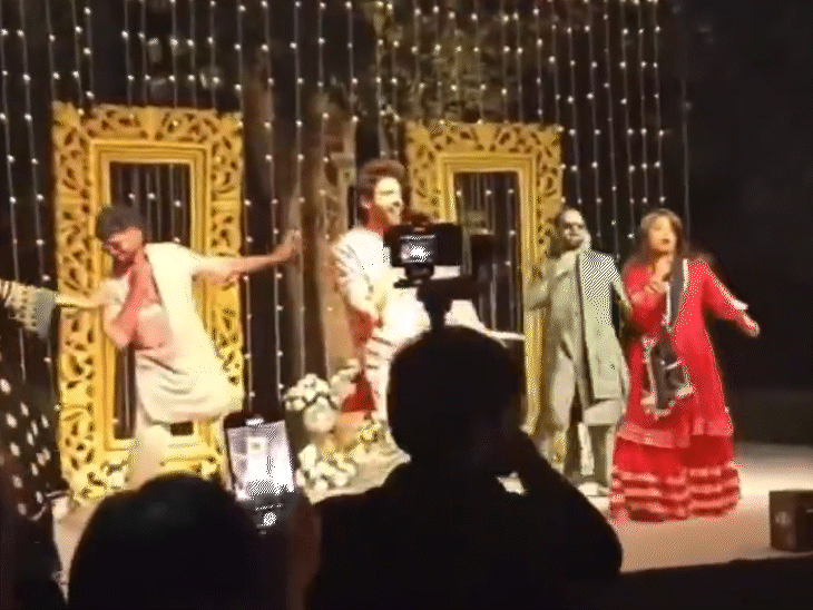 कार्तिक आर्यन ने अपनी अपकमिंग फिल्म के मेन सॉन्ग पर परफॉर्म किया।