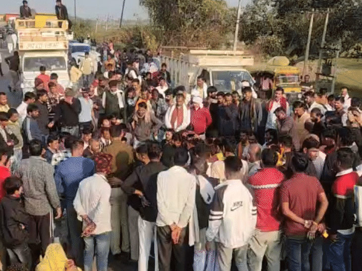 गौरव की मौत के बाद आरोपियों की गिरफ्तारी की मांग करते हुए ग्रामीणों ने हाईवे जाम कर दिया था।