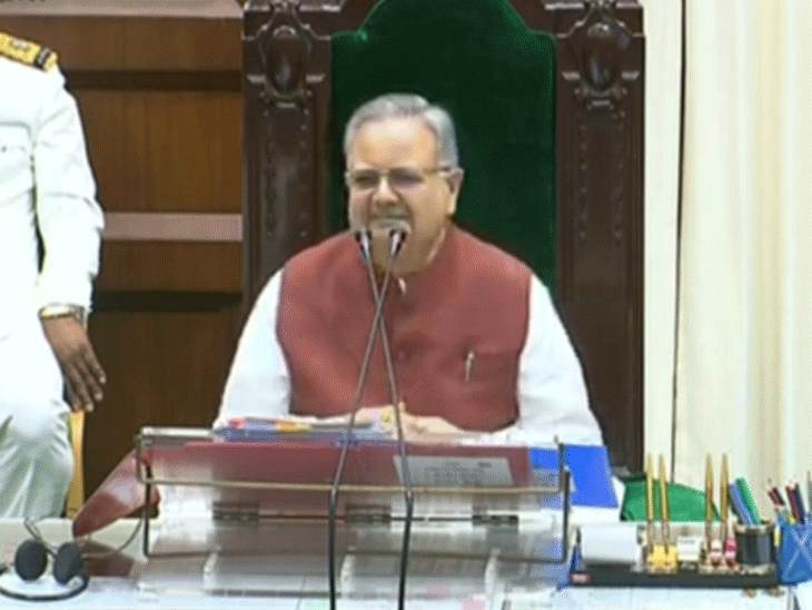 पुराने विधानसभा परिसर में सदस्य चर्चा करते हुए। (फाइल फोटो)