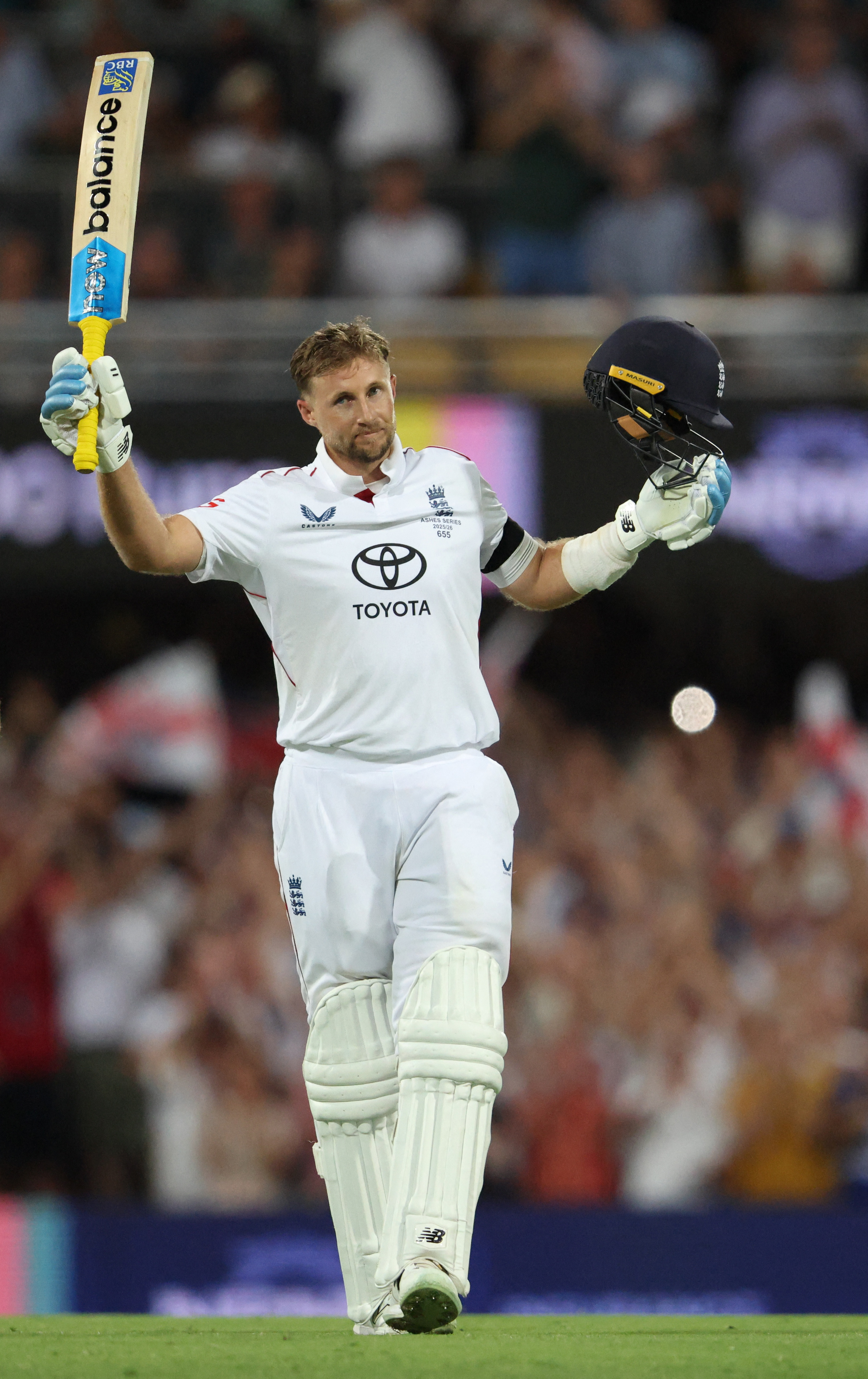 जो रूट इंटरनेशनल करियर में 59 शतक लगा चुके हैं।