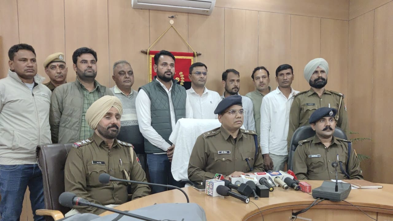 एसपी ने प्रेस कॉन्फ्रेंस कर मामले का खुलासा किया। उन्होंने बताया- दोनों से पूछताछ में पूरे मामले का खुलासा होगा।