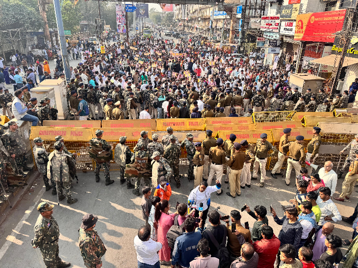 धरना के चलते जी रोड करीब 3 घंटे से ज्यादा समय तक ब्लॉक रहा।