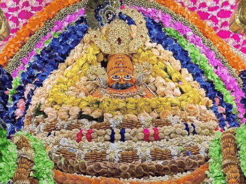 खाटूश्यामजी के मेले में विश्वभर के लाखों श्रद्धालु आते हैं।