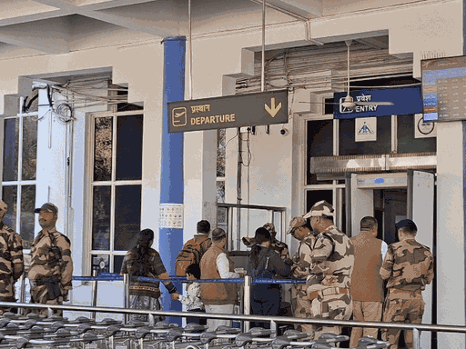 जोधपुर के एयरपोर्ट पर फ्लाइट रद्द होने से यात्रियों को परेशान होना पड़ा।