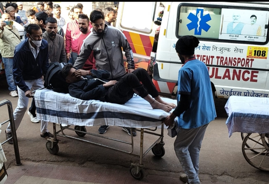 13 घायलों को गुना रेफर किया गया है।