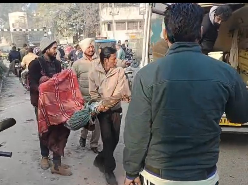 कपूरथला में महिला ने कूड़े पर बच्ची को जन्म दिया:  फगवाड़ा रेलवे पुलिस ने जच्चा-बच्चा को सिविल अस्पताल पहुंचाया, मंदबुद्धि है मां – Kapurthala News