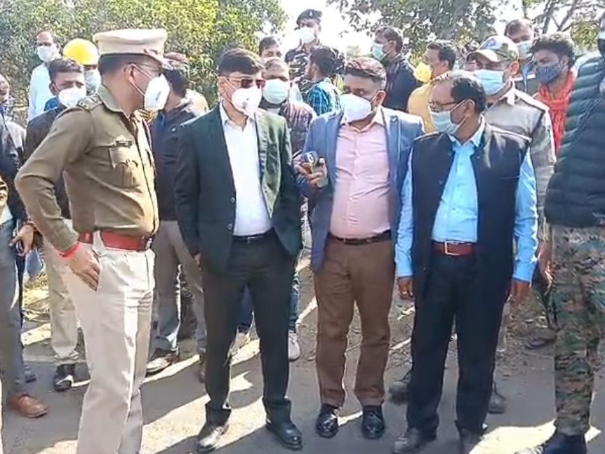 धनबाद डीसी ने किया गैस प्रभावित क्षेत्रों का निरीक्षण:  अब तक दो महिलाओं की मौत, दहशत में लोग; स्वास्थ्य विभाग की टीम तैनात – Dhanbad News