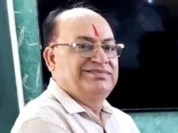 एडीएम पुरुषोत्तम कुमार ने कार्रवाई की है।