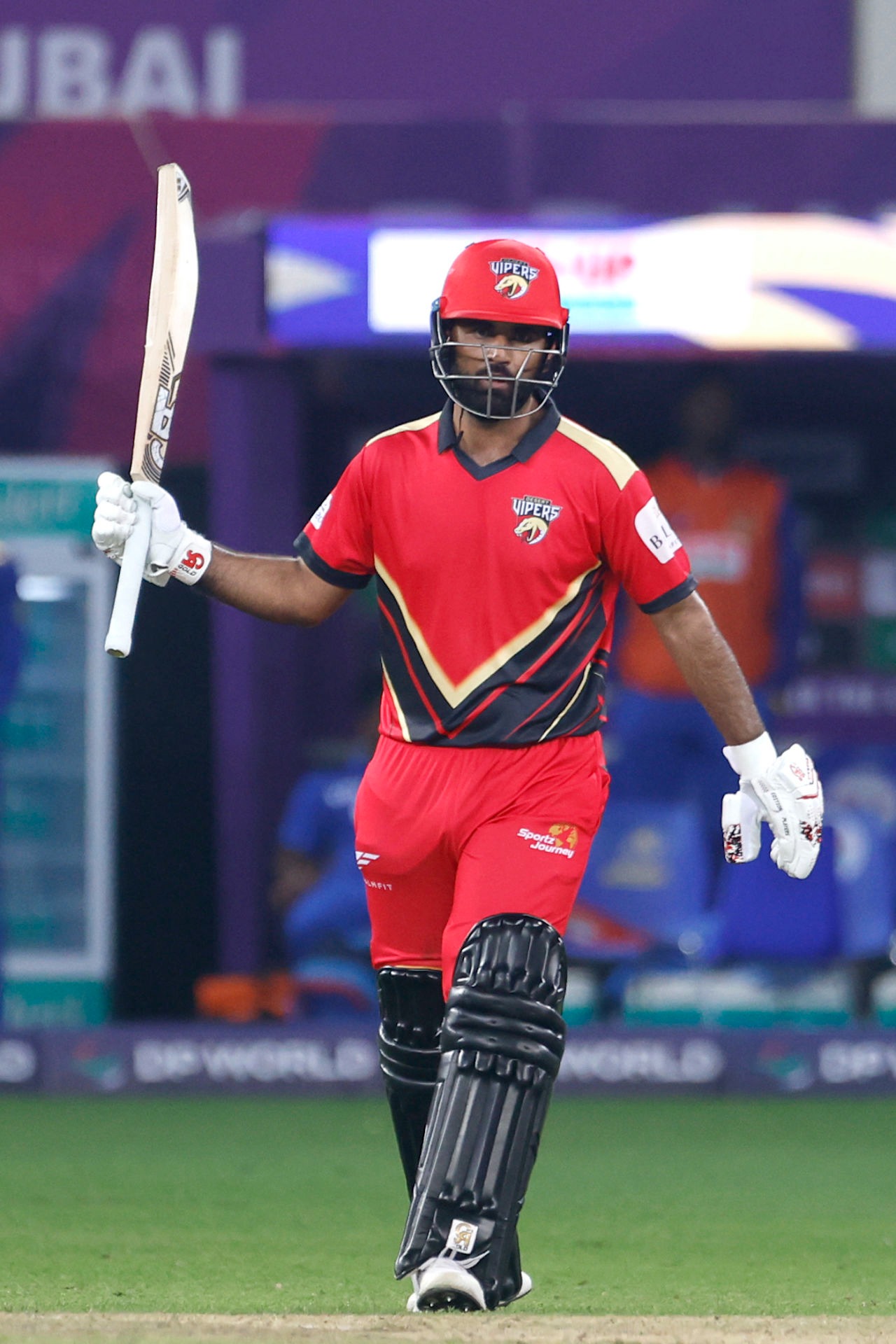 फखर जमान इंटरनेशनल लीग टी-20 में डेजर्ट वाइपर्स की तरफ से खेलते हैं।
