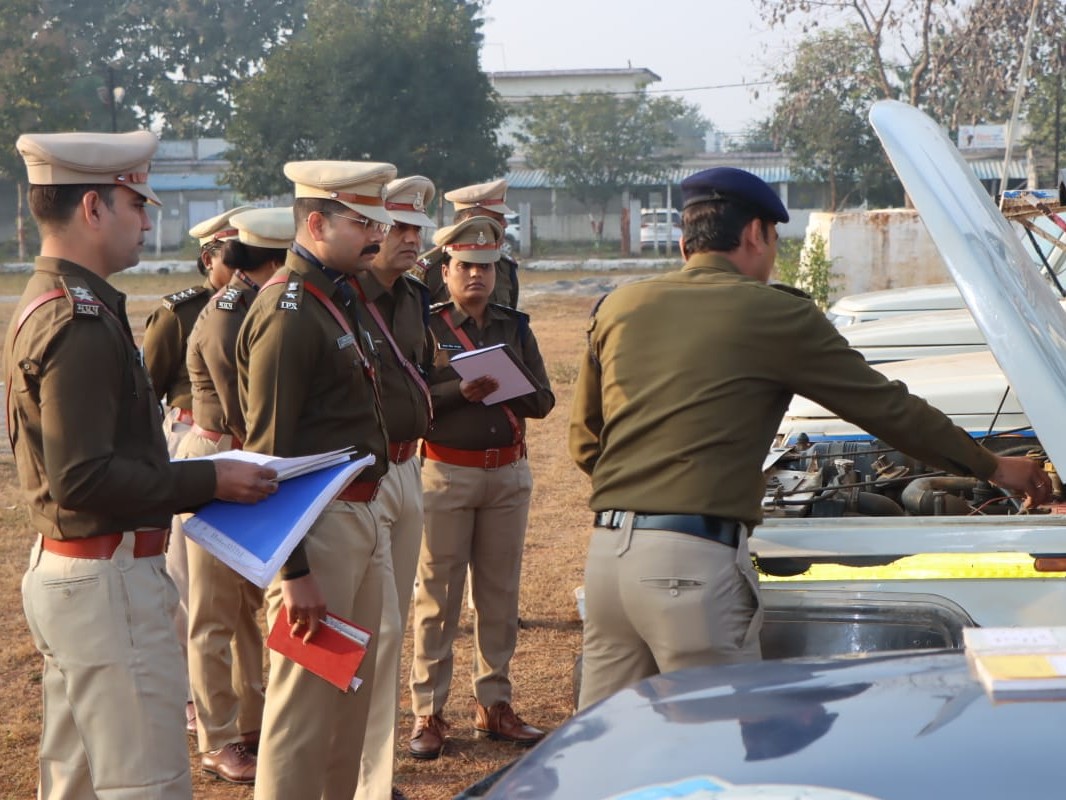 सरकारी वाहनों के इंजन की हुई जांच