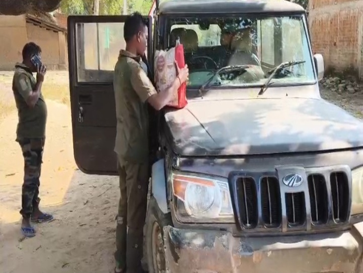 लोगों को हाथियों के झूंड से दूर रहने की सलाह दी जा रही है।