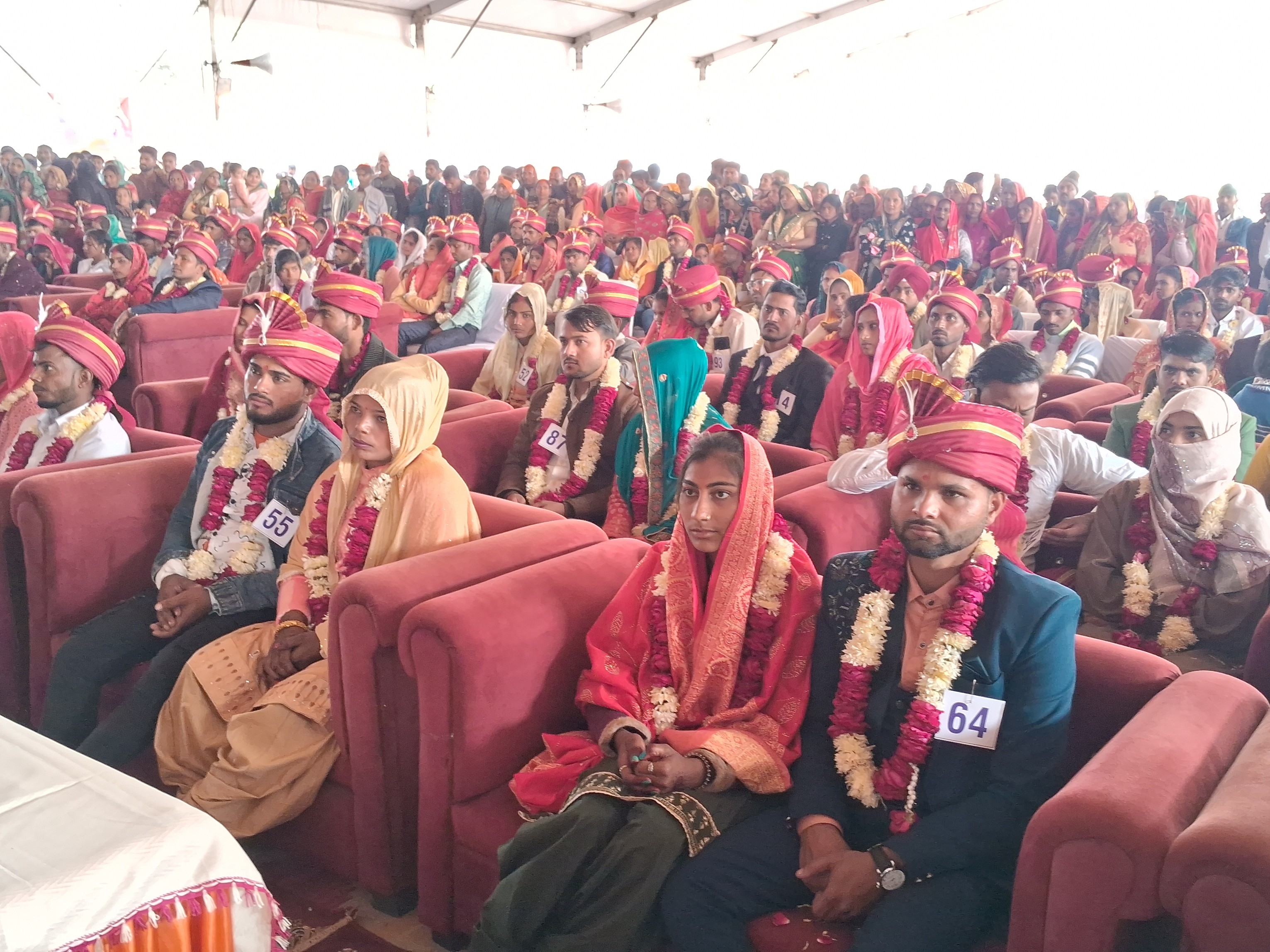 More than 100 couples got married in Bilsi.