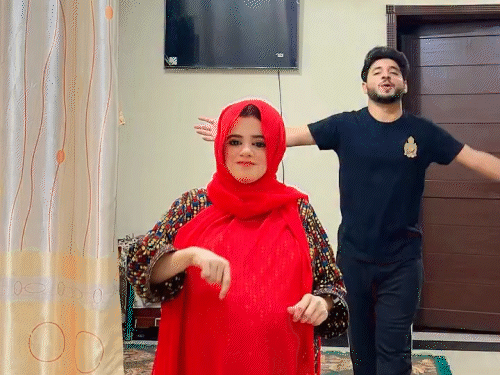 पाकिस्तानी इन्फ्लुएंसर प्यारी मरियम पुराने वीडियो में अपने पति अहसान के साथ। - Dainik Bhaskar