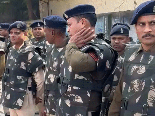 अमित बघेल को पुलिस ने गिरफ्तार कर लिया है। आजाद चौक पर बड़ी संख्या में फोर्स की तैनाती की है।