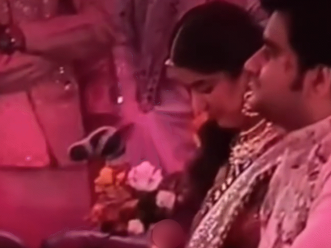 4 दिसंबर की रात को होटल में संगीत समारोह हुआ था। इसमें सिंगर बी प्राग भी नाचते नजर आए थे।