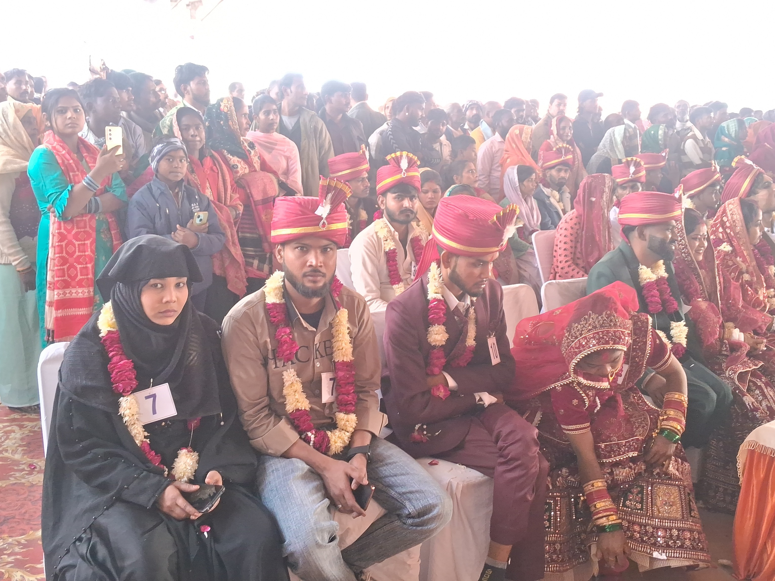 More than 100 couples got married in Bilsi.