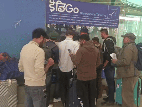चंडीगढ़ में मां के अंतिम संस्कार में आई महिला फंसी:  कोलकाता में पति घायल, देखने वाला कोई नहीं; इधर इंडिगो फ्लाइट बिना बताए कैंसिल – Chandigarh News