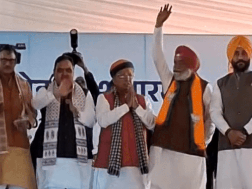 सीएम ने कहा- कांग्रेस ने स्वार्थ की राजनीति की, उन्होंने यहां के किसानों के बारे में कभी नहीं सोचा। झूठ और लूट की कांग्रेस ने किसान-मजदूर की तरफ ध्यान नहीं दिया।