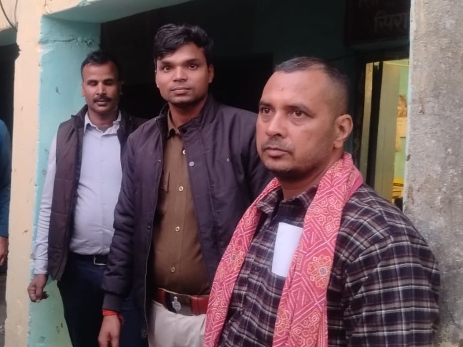 गुड्डू सिंह उर्फ रविरंजन को अपने साथ दिल्ली ले गई टीम।