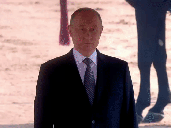 राष्ट्रपती भवनात शुक्रवारी सकाळी 21 तोफांच्या सलामीने पुतिन यांचे स्वागत करण्यात आले.