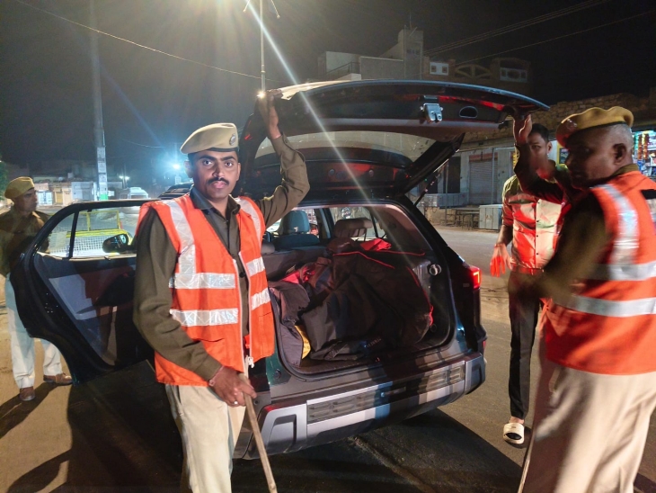 वाहनों की गहन चैकिंग की गई। डॉक्यूमेंट नहीं पाए जाने पर एमवी एक्ट के तहत कार्रवाई की।