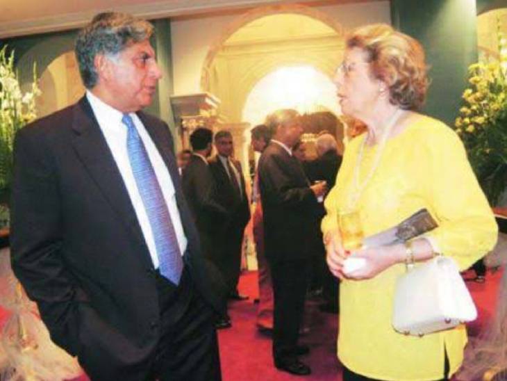 नवल टाटा के पहले विवाह से बेटे रतन टाटा थे। लेकिन सिमोन ने परिवार को एकजुट रखा।