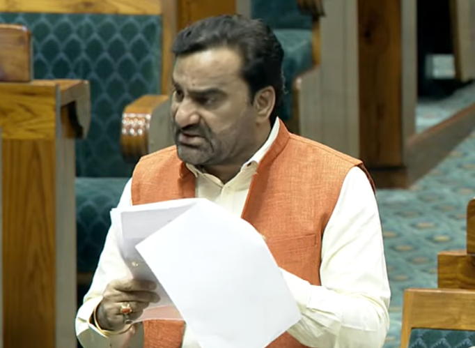 पान मसाला-सिगारेटवर नवीन कर लागेल: अर्थमंत्री म्हणाल्या- याचा वापर राष्ट्रीय सुरक्षेसाठी होईल, जेणेकरून कारगिलसारख्या परिस्थितीत बजेट कमी पडणार नाही पान मसाला-सिगारेटवर नवीन कर लागेल: अर्थमंत्री म्हणाल्या- याचा वापर राष्ट्रीय सुरक्षेसाठी होईल, जेणेकरून कारगिलसारख्या परिस्थितीत बजेट कमी पडणार नाही