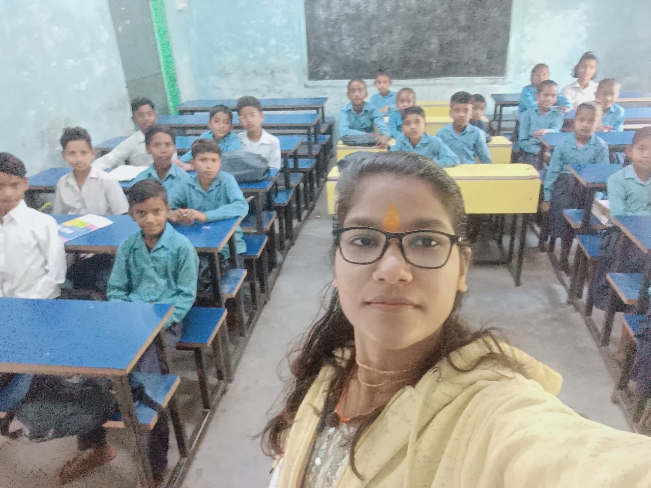 हत्या से कुछ दिन पहले शिवानी ने अपनी क्लास में बच्चों के साथ ये सेल्फी ली थी।