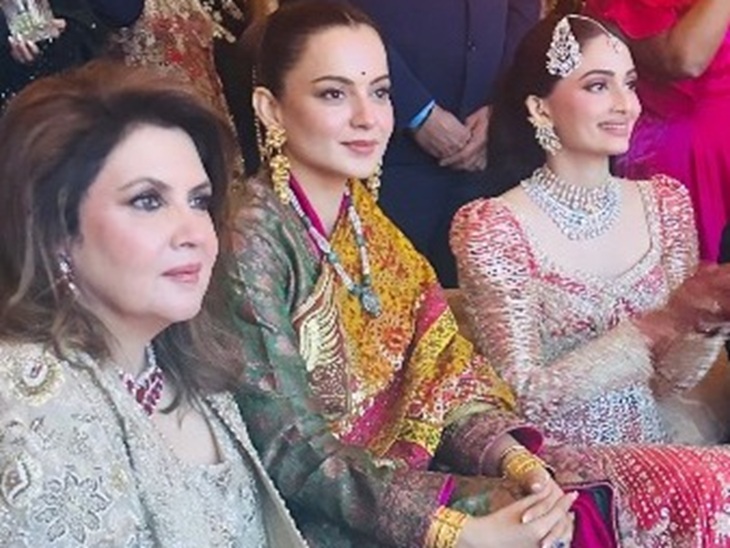 खासदार नवीन जिंदल यांच्या मुलीचे भव्य लग्न: उद्योगपतीसोबत दिल्लीत सप्तपदी घेणार यशस्विनी; संगीतमध्ये खासदार कंगना-महुआ यांनी केले नृत्य 4 डिसेंबर रोजी लेडीज संगीत कार्यक्रमात कंगनासोबत बसलेली नवीन जिंदल यांची मुलगी. कंगनाने हा फोटो तिच्या इंस्टाग्राम स्टेटसवर पोस्ट केला आहे. मागे नवीन जिंदल उभे आहेत.