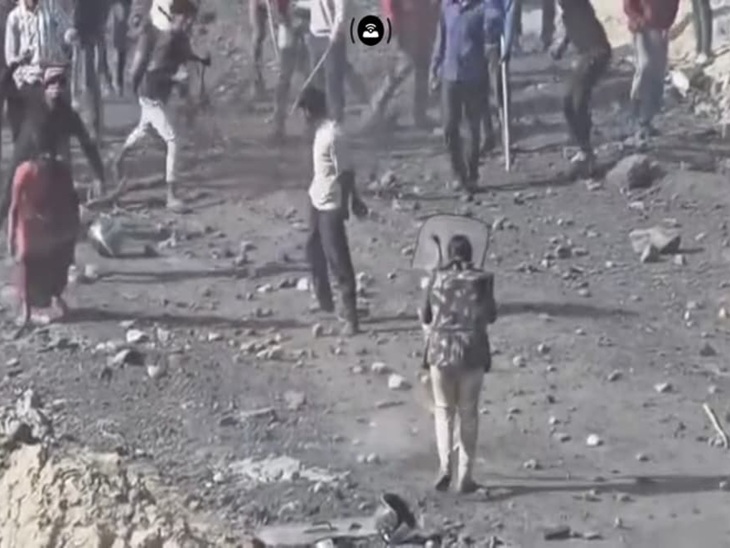 पथराव के बीच फंसी टीआई सुनीता भारद्वाज का वीडियो वायरल