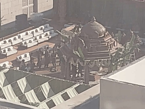 होटल में तिरुपति बालाजी मंदिर के गुंबद की तर्ज पर मंडप बनाया गया है। इसी मंडप में वैदिक रीति-रिवाज के साथ इंद्रेश उपाध्याय और शिप्रा शर्मा के फेरे करवाए जाएंगे।