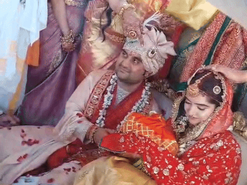 जयपुर में कथावाचक इंद्रेश उपाध्याय के विवाह की रस्में।