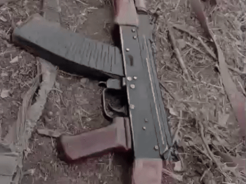 रूस में युद्ध के लिए दी गई राइफल। अनुज ने इसकी वीडियो परिवार को भेजी थी।