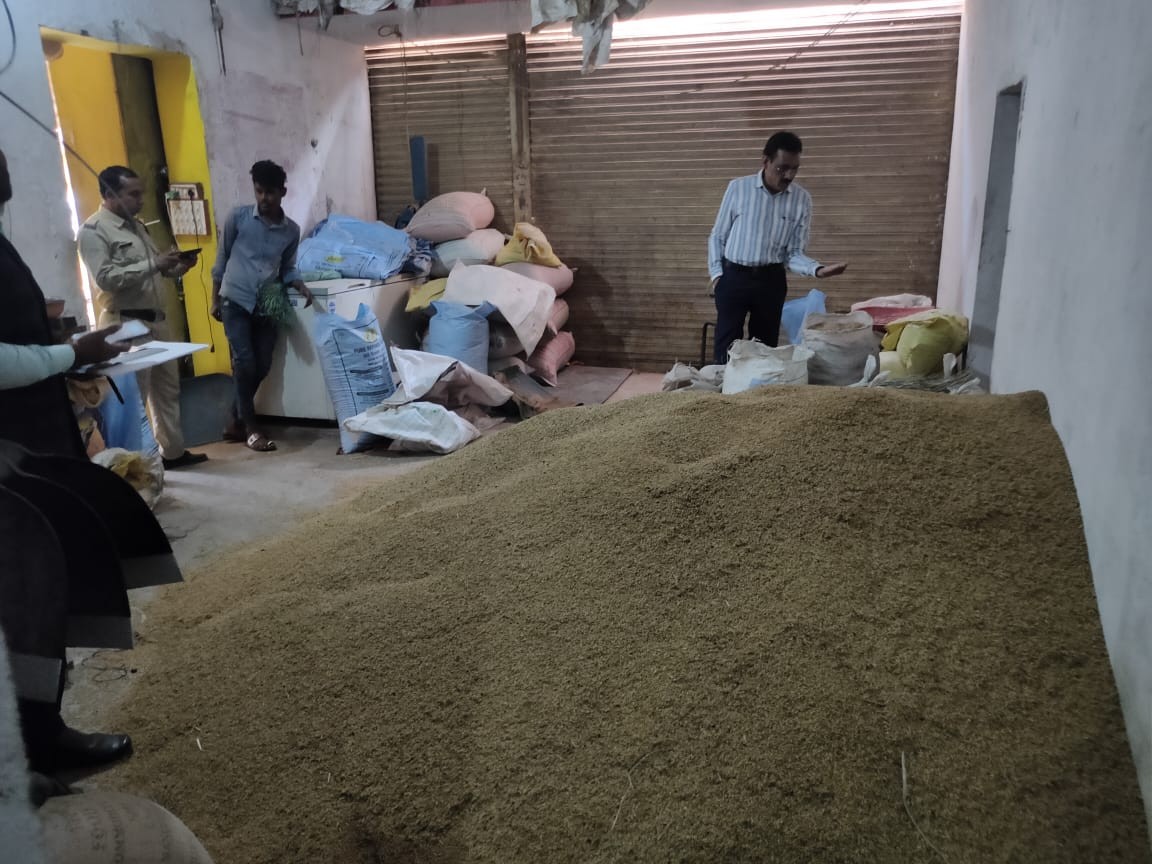 बलौदाबाजार में एक दिन में 2052 कट्टा अवैध धान जब्त:  प्रशासन की बड़ी कार्रवाई, बिचौलियों में हड़कंप; 70 प्रकरण दर्ज – baloda bazar News