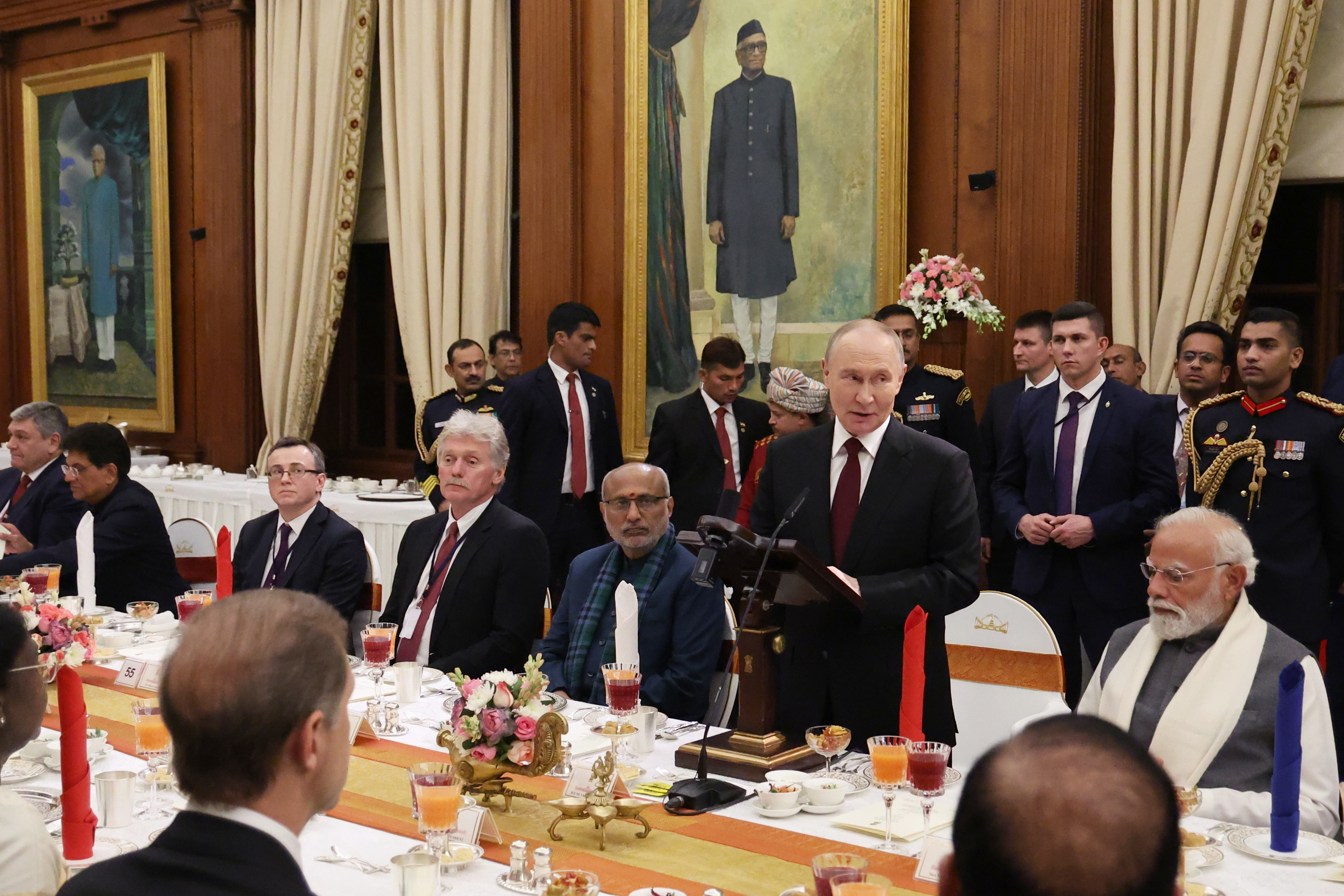 राष्ट्रपति भवन में 5 दिसंबर को स्टेट डिनर के दौरान अपनी बात रखते रूसी राष्ट्रपति पुतिन।