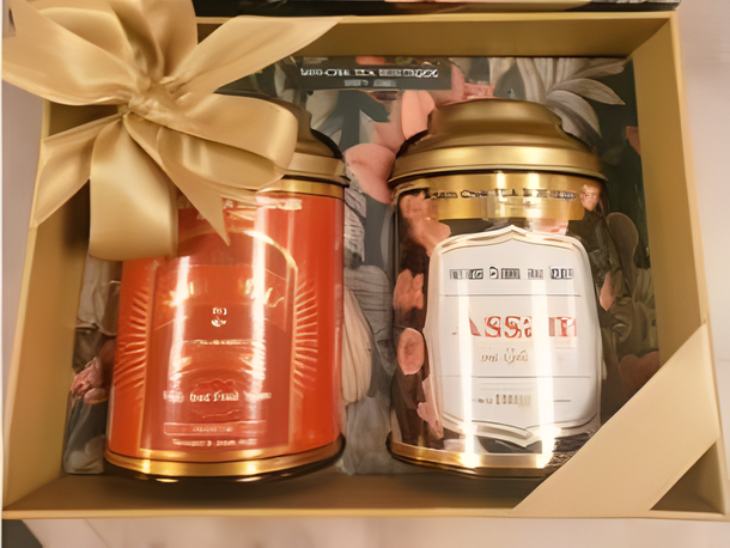 मोदी ने पुतिन को असम ब्लैक टी भेंट की।