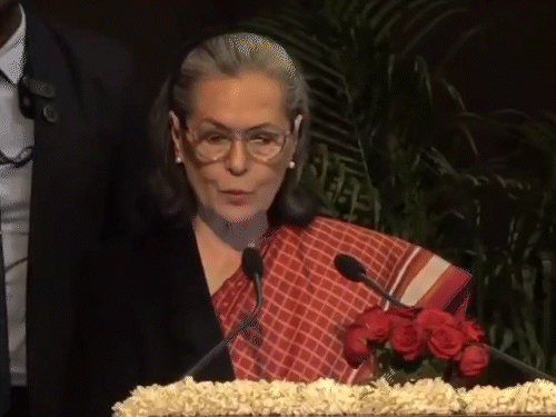 Sonia Gandhi VS BJP; Jawaharlal Nehru History | Congress | सोनिया बोलीं- सरकार नेहरू को इतिहास से मिटाना चाहती है: उन्हें गलत तरीके से पेश किया जा रहा; बीजेपी बोली ...