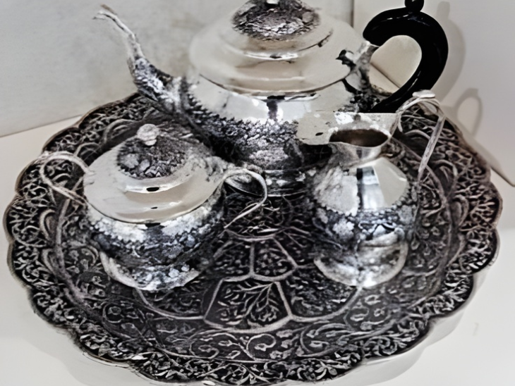 मोदी ने पुतिन को मुर्शिदाबाद सिल्वर टी सेट उपहार में दिया।