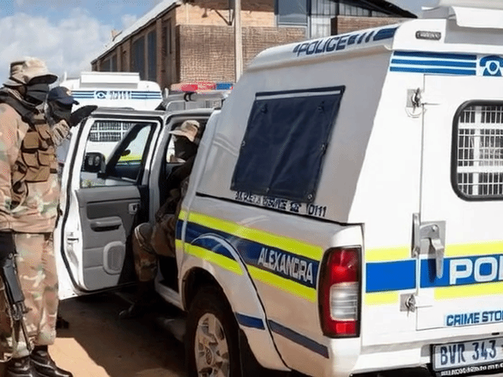 पुलिस टीम हमले वाली जगह पर मौजूद है और मामले की जांच कर रही है।