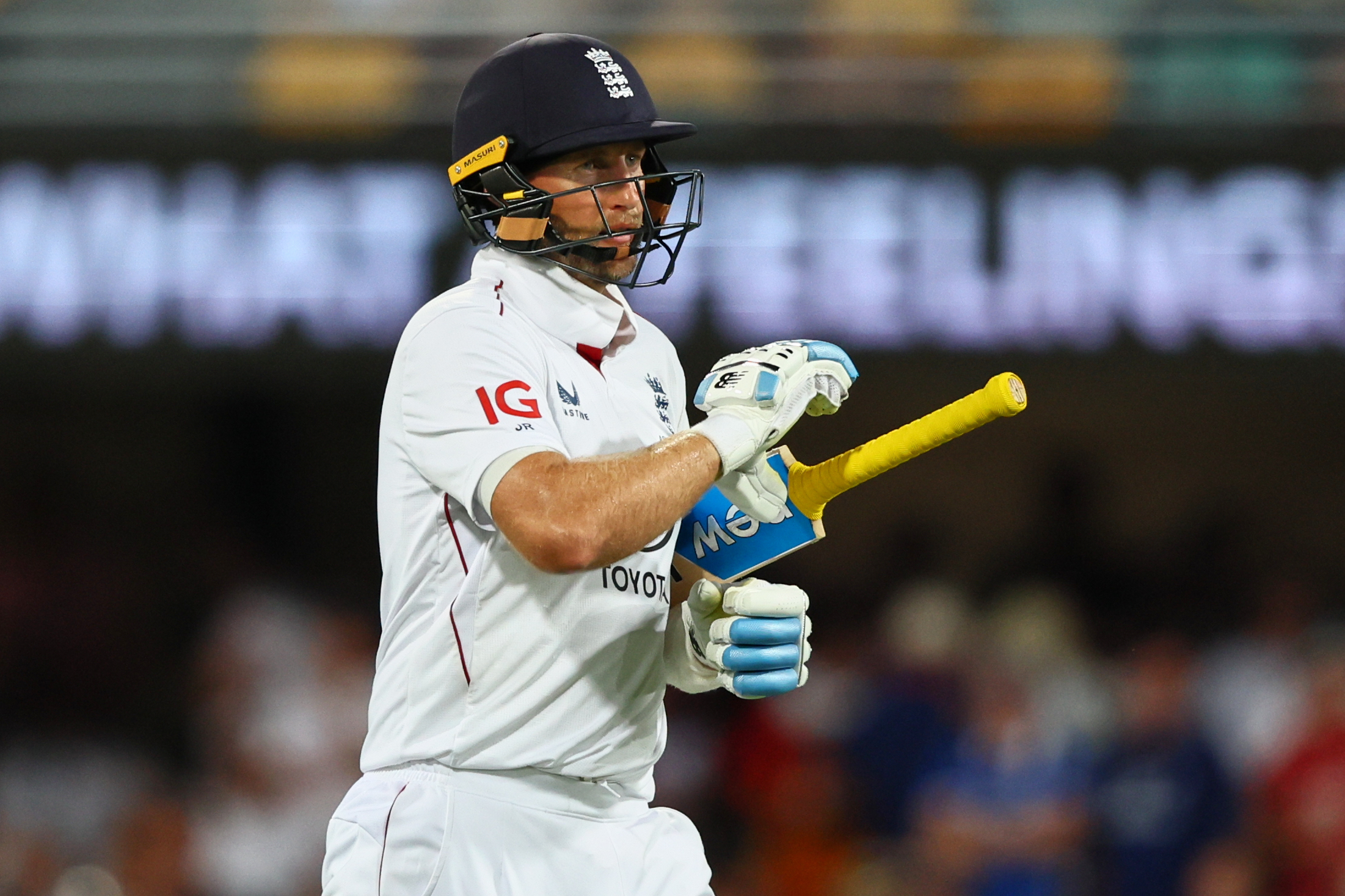 पहली पारी में शतक लगाने वाले जो रूट दूसरी पारी में 15 रन ही बना सके।