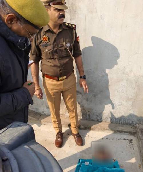 पुलिस ने बच्ची की बॉडी की वीडियोग्राफी और फोरेंसिक जांच भी करवाई थी।