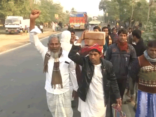 बंगाल: बाबरी मस्जिद की नींव रखने पर बवाल