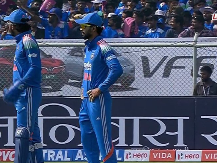 ऋतुराज गायकवाड और रोहित शर्मा ने 2 रन पर डी कॉक को जीवनदान दिया।