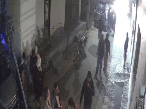 न्यू अमरदास नगर में सीवरेज की सफाई को लेकर होती बहस का सीसीटीवी।