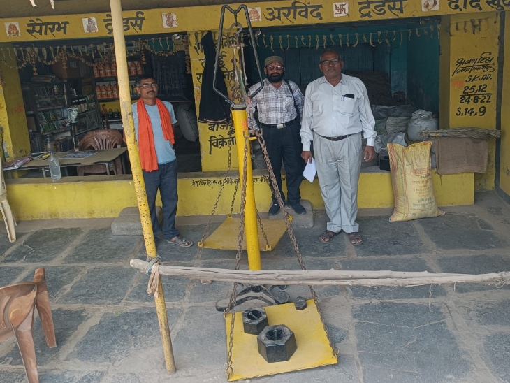 रायपुर में अवैध धान पर कार्रवाई जारी।