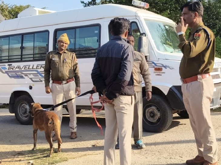 सलूंबर जिला मुख्यालय से करीब 60 किमी दूर सेमारी इलाके में डबल मर्डर की सूचना पर डॉग स्क्वॉयड की टीम मौके पर पहुंची और जांच की।