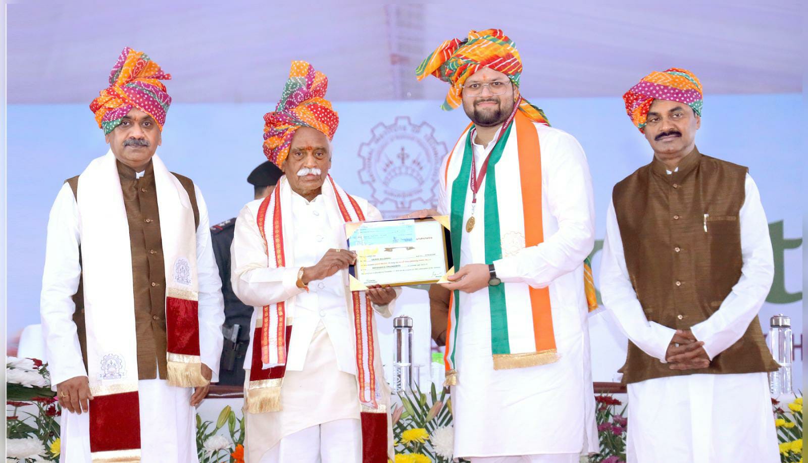 एनआईटी कुरुक्षेत्र में आयोजित समारोह में राज्यपाल से सम्मानित होते सचिन की फाइल फोटो