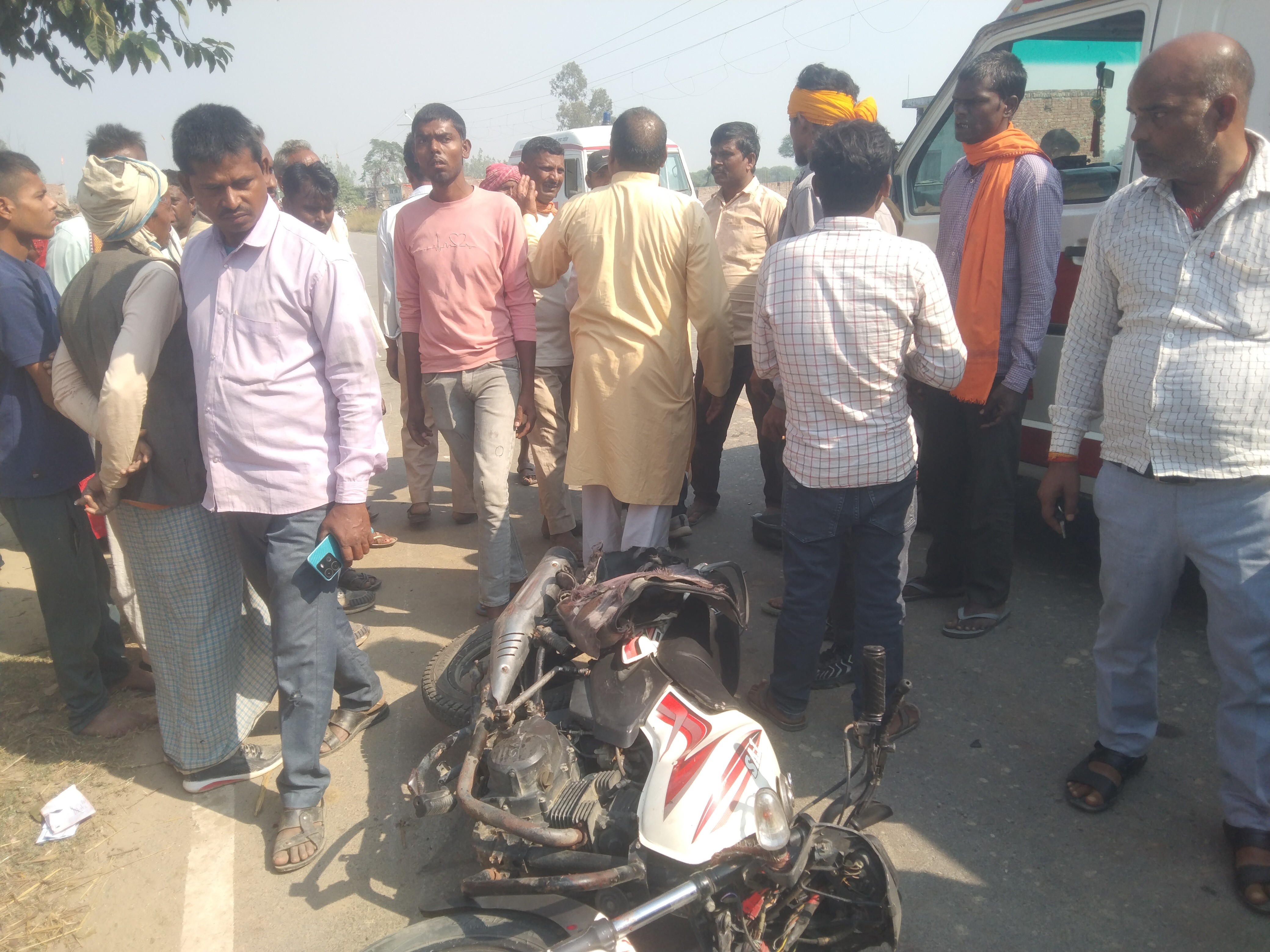 यूपी सड़क हादसे में महिला की मौत